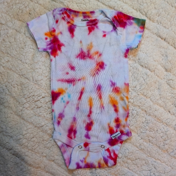 Make Art Not war onesie - Picture 2 of 2